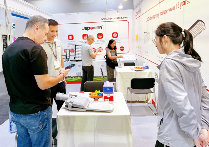 全球聚焦：香港和宝典宝典资料大全闪耀2024香港国际户外与科技照明展，领先照明解决方案展现LED照明创新力量！