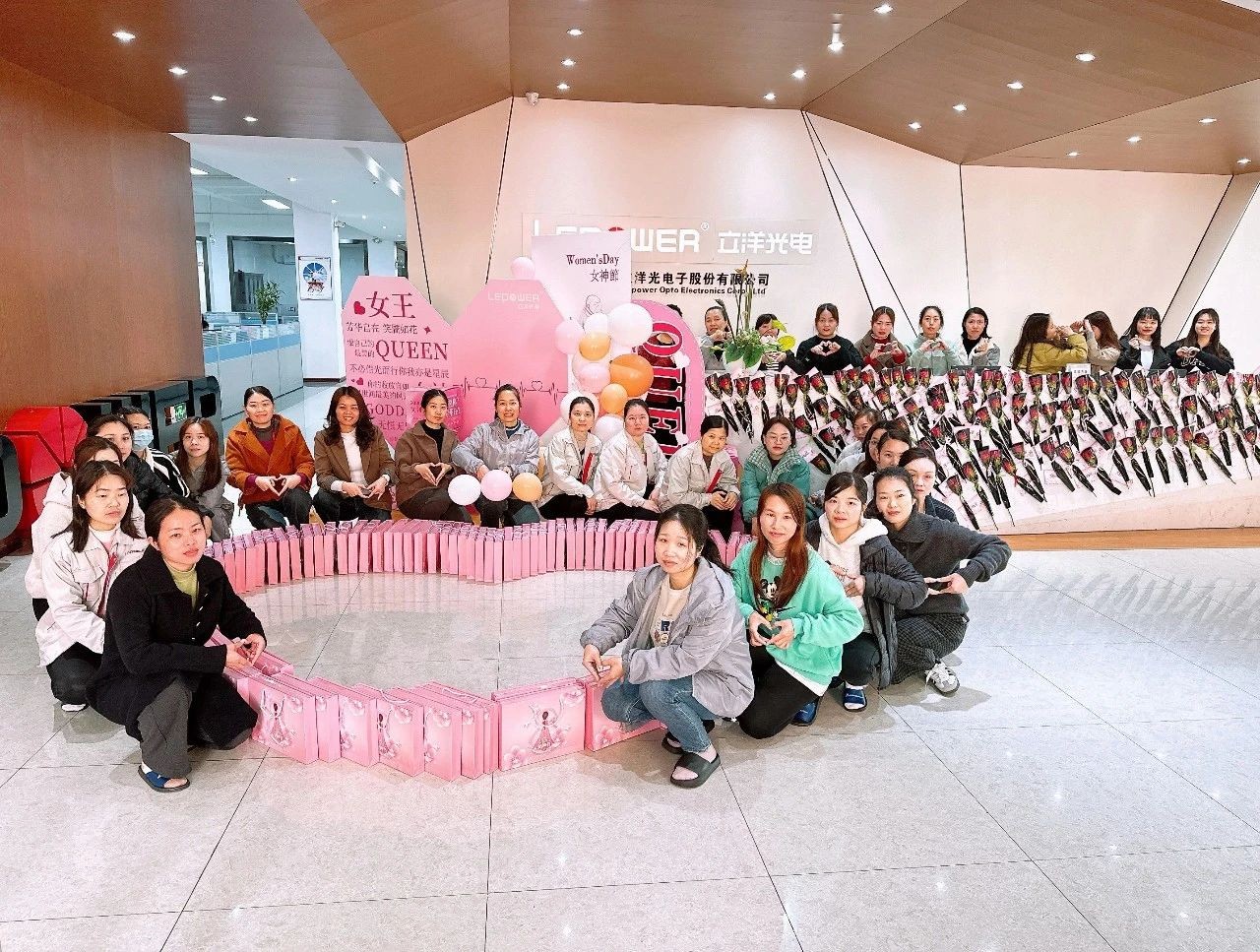 香港和宝典宝典资料大全以爱之名，共赴女神之约，致敬每一个特别的“她”！